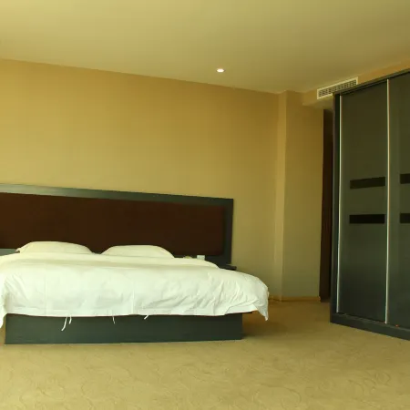 Jinqiao Holiday Business Hotel