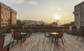 Shangbang Country Theme Hotel