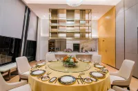 SKYBIRD Hotel (Shanghai Hongqiao Airport & National Exhibition and Convention Center)