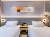 星程酒店(杭州萧山国际机场店) - 高级双床房