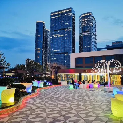 Jinju Hotel (Chengdu Financial City Yintai Center in99) Отели рядом с достопримечательностью «Глобальный центр «Новый век»»