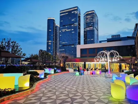 Jinju Hotel (Chengdu Financial City Yintai Center in99) Отели рядом со станцией Shuangliu Railway Station