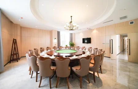 Yuntai Mountain Culture and Tourism College Отели рядом с достопримечательностью «Wan Shan Temple»