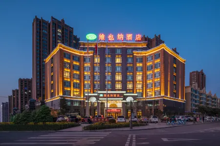 Vienna Hotel(Wuwei Tianyi Mansion Branch) Отели рядом с достопримечательностью «Jiumo Luoshisi»