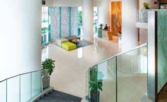 6. Hilton G..