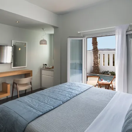 Meltemi Village Hotel Отели рядом с достопримечательностью «Пляж Перисса»