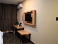 尚客优连锁酒店(青岛科技大学南门店) - 商务大床房