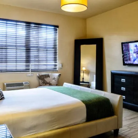 Tradewinds Apartment Hotel Miami Beach
