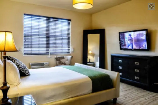 Tradewinds Apartment Hotel Miami Beach Отели рядом с достопримечательностью «Холокааст Мемориал Майами-Бич»