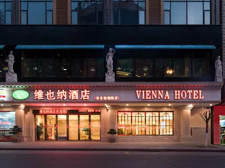 Vienna Hotel (Rong County Guinan Road) Отели в г. Жунсянь