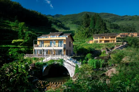 Yungu Shanfang Hostel Отели рядом с достопримечательностью «Fenghuangshan Forest Park»