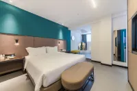 LAIZHU hotel (Chongqing Jiefangbei Branch) Hotels near Chongqing North Railway Station