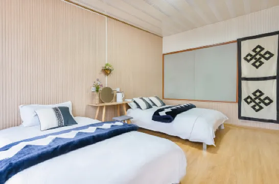 Donkey House Youth Hostel (Shangri-La Dukezong Ancient City Branch)