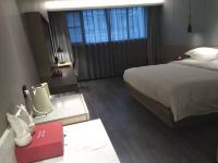 扬州瘦西湖华美达酒店 - 高级大床房