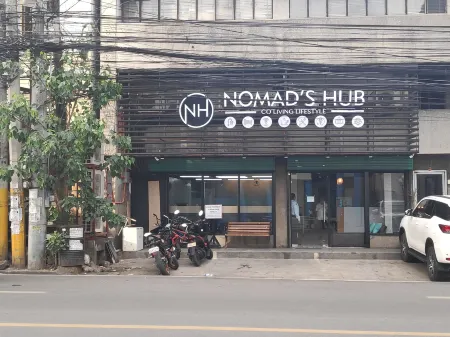 Nomad's Hub - Best Value Co-Living Hostel