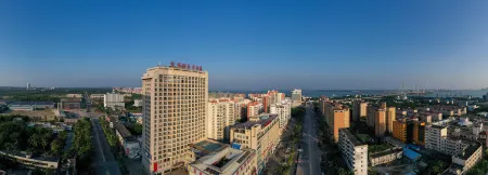 Baili Hotel Отели рядом с достопримечательностью «Yangpu Port»