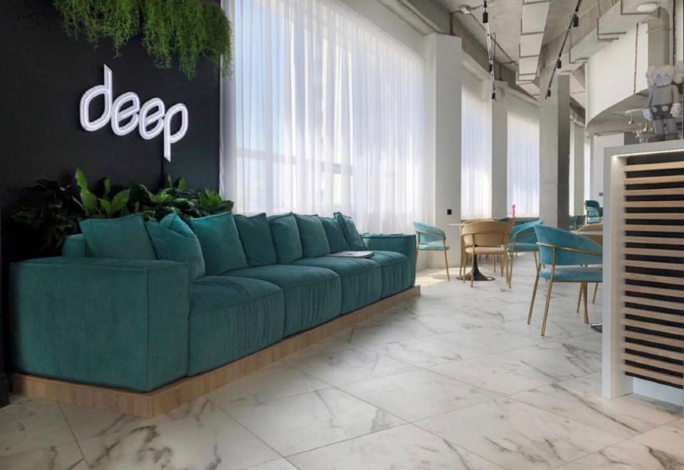 Deep Hotel