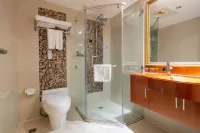 Sunny Holiday Hotel