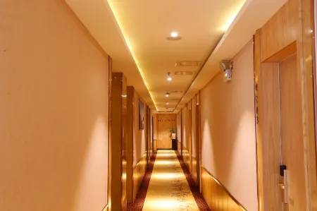 Zsmart Hotel (Huangshan Tunxi Old Street Branch 1) Отели рядом с достопримечательностью «Huangshan Vocational and Technical College - Department of Industry and Trade»