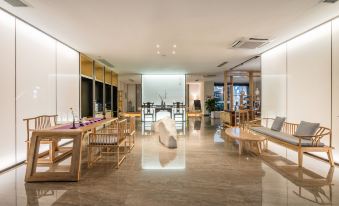 The Hidden House Hotel(Chengdu DuFu Thatched Cottage Southwest University of Finance)