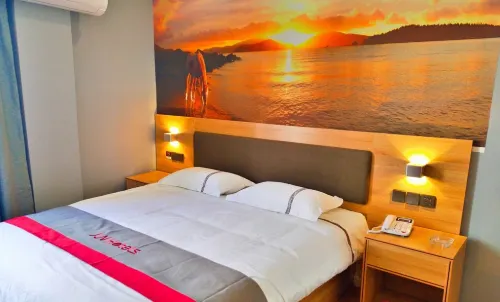 Yiyi Chain Hotel (Guanyun Longxi Century Homeland Shop)