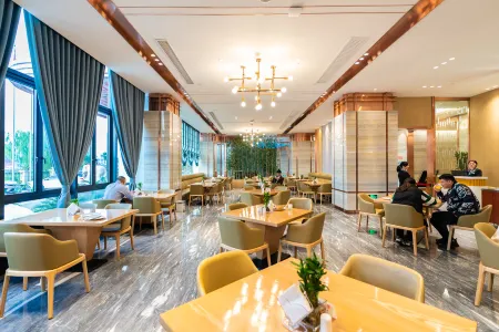 Zhong Rui Hotel Отели рядом с достопримечательностью «Zhejiang Anfang Vocational and Technical College»