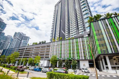 Stay @ Almas Puteri Harbour Отели в г. Нусажайя