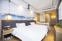 Qingmu Platinum Hotel (Danyang High-Speed Railway Station Wuyue Plaza)