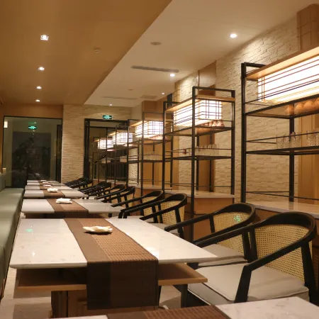 Chengdu Howard Johnson Huashuiwan Hot Springs Resort
