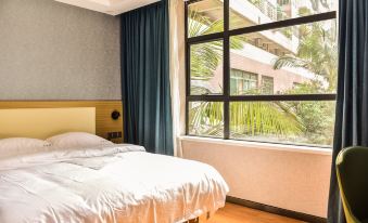 Guangzhou Longjin Hotel (Ximenkou Subway Station, Shangxiajiu Pedestrian Street)