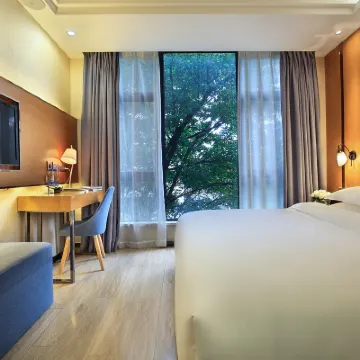 Lijiang Letu Boutique Hotel (Guilin Liangjiang Sihu Dongxi Alley) Hotel berhampiran Two Rivers and Four Lakes