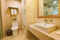 Vienna Hotel (Yixing High-speed Railway Station) - Mountain view