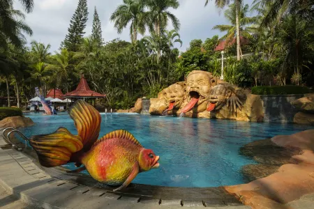 Puri Asri Hotel & Resort Magelang Отели рядом с достопримечательностью «Statue of Prince Diponegoro»