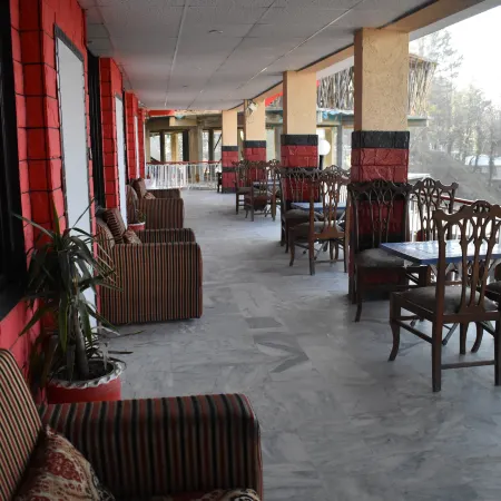 Al-Qamar Hotel Murree