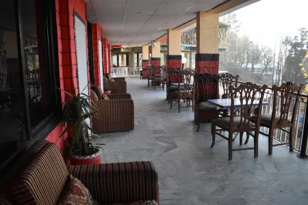 Al-Qamar Hotel Murree