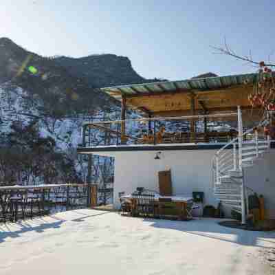 Long Table Inn Hotel Exterior