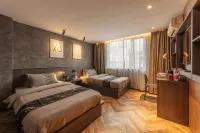 Iforest Hostel (Jing'an Temple Metro Station) فنادق في 