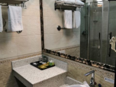 临夏学和漫波宾馆 - 豪华标间