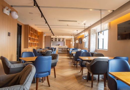 1. 알라룬 호텔 (..