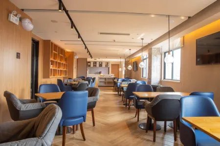 Alarun Hotel (Zhanjiang Shimao Mansion) Отели рядом со станцией Zhanjiang West Railway Station