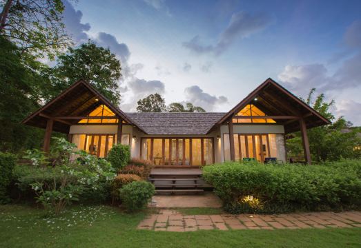 1. 미라 몬트라 리..