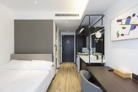 Hanting Hotel (Shanghai Lujiazui Financial Center Minsheng Road)