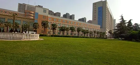 Nanyang Hotel, Jiaotong University, Xi'an (Jiaotong University Qinglong Temple) Отели рядом с достопримечательностью «Xi'anjiaotong University Museum»