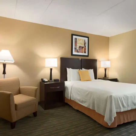 Days Hotel by Wyndham University Ave SE
