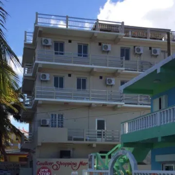 庫爾克島海灘酒店 鄰近開雲高爾克機場的酒店