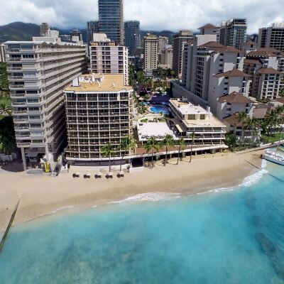 OUTRIGGER Reef Waikiki Beach Resort Отели рядом с достопримечательностью «Театр «Хале-Коа-Луау»»