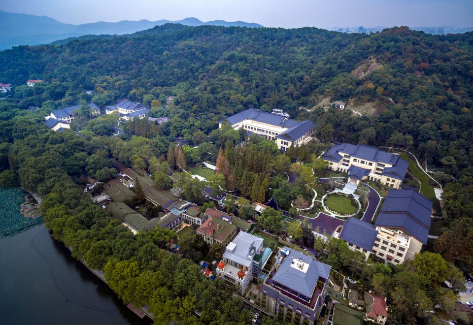 3. 웨스트 레이크 ..