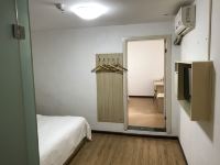 IU酒店(贵阳新华路甲秀店) - 精选双床房