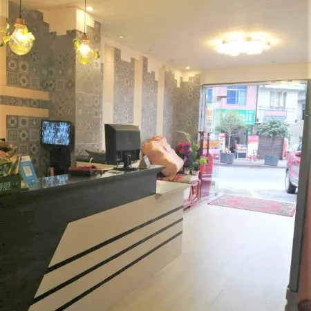 Baojing Luohe Chinese Inn