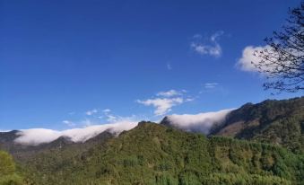 Wenchuan Mingjia Courtyard